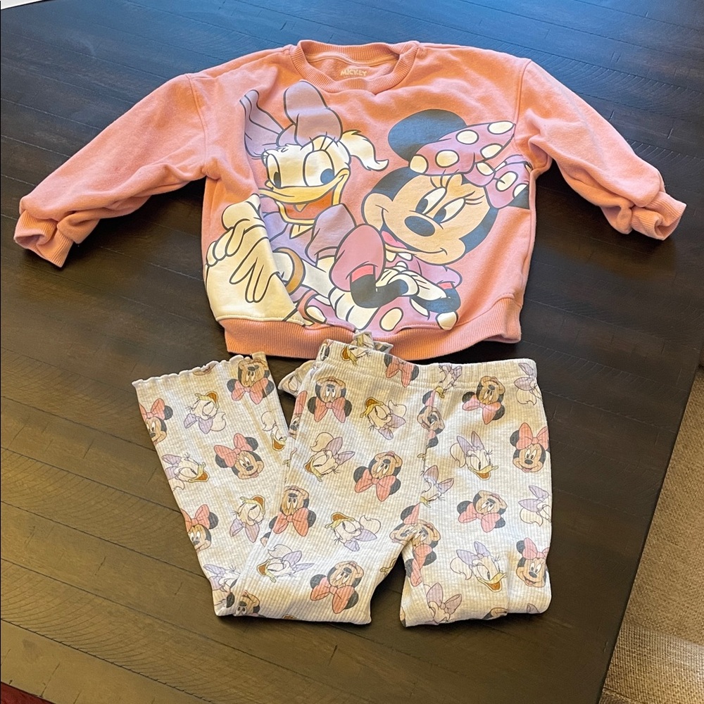 ❤️5/$20 Disney Minnie and Daisy Peach Sweatshirt with Patterned Pants
